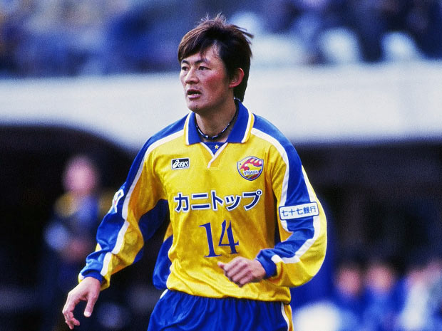 【２００２シーズン開幕戦プレイバック 仙台vs東京Ｖ】30分にFKを直接蹴り込んで決勝点を奪った岩本（仙台）（３／８）