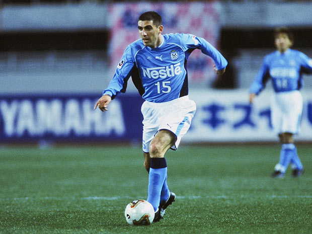 【２００２シーズン開幕戦プレイバック 磐田vs名古屋】試合の均衡を破る先制点を決めたジヴコヴィッチ（磐田）（２／８）