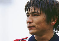 【２０００シーズン開幕戦プレイバック 鹿島vs名古屋】11分にFKからヘディングシュートを決めた中田（鹿島）（１／８）