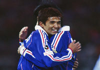 【１９９９シーズン開幕戦プレイバック 横浜ＦＭvs平塚】先制点を決めた永井（横浜ＦＭ）が、追加点をアシスト（７／８）