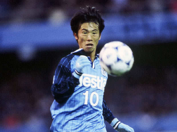 【１９９９シーズン開幕戦プレイバック 磐田vs神戸】試合開始直後の2分に先制点を奪取した藤田（磐田）（４／８）