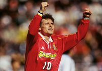 【１９９９シーズン開幕戦プレイバック 名古屋vs福岡】51分にヘディングで決勝点を決めたストイコビッチ（名古屋）（１／８）