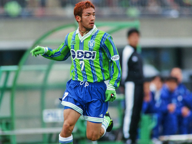 【１９９８シーズン開幕戦プレイバック 平塚vsＶ川崎】26分にゴールを決めた中田（平塚）（２／９）