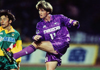 【１９９６シーズン開幕戦プレイバック 市原vs広島】60分にゴールを決めたハウストラ（広島）（７／８）