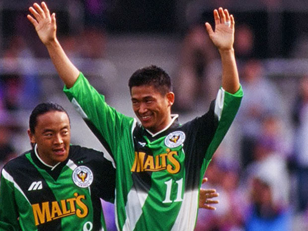 【１９９６シーズン開幕戦プレイバック Ｖ川崎vs京都】チームを勝利に導くゴールを決めた三浦（Ｖ川崎）（１／８）