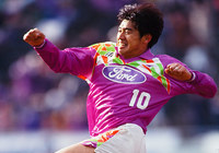 【１９９４シーズン開幕戦プレイバック 広島vs名古屋】ダメ押しゴールを決めた高木（広島）（１／６）