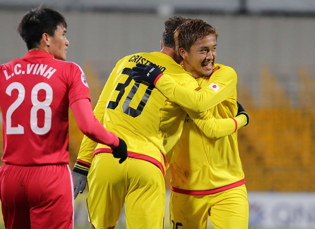 【ＡＣＬ２０１５ GS MD2 柏vsBIN】先制点をアシストしたクリスティアーノを讃える太田（4/10）