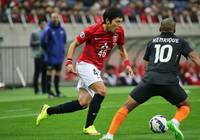 【ＡＣＬ２０１５ GS MD2 浦和vsブリスベンロアー】前線に上がってシュートを放った森脇（浦和）（4/10）