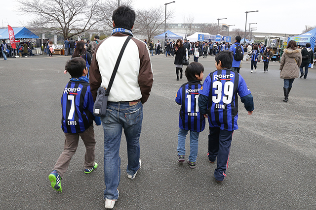 【明治安田Ｊ１ １ｓｔ 第1節 Ｇ大阪vsFC東京】試合を待ちわびるＧ大阪のファン・サポーター（11/15）