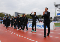 【明治安田Ｊ１ １ｓｔ 第1節 Ｇ大阪vsFC東京】スタジアムで試合前の挨拶をするＧ大阪の監督・選手（8/15）