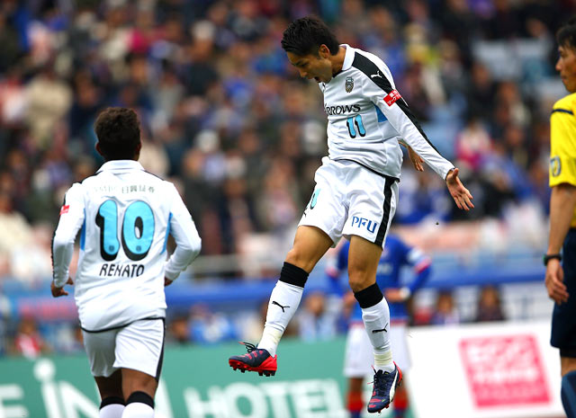 【明治安田Ｊ１ １ｓｔ 第1節 横浜FMvs川崎Ｆ】勝越しゴールを決めた小林（川崎Ｆ）（3/15）