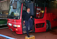 【明治安田Ｊ１ １ｓｔ 第1節 湘南vs浦和】スタジアムに入るペトロヴィッチ（浦和）（8/15）