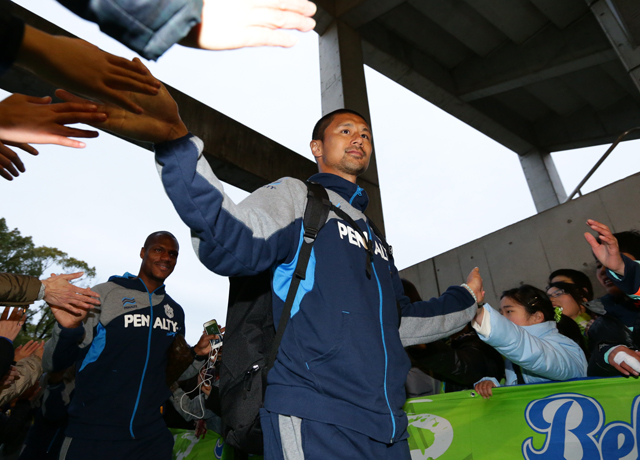 【明治安田Ｊ１ １ｓｔ 第1節 湘南vs浦和】会場入りする坪井慶介（湘南）（6/15）