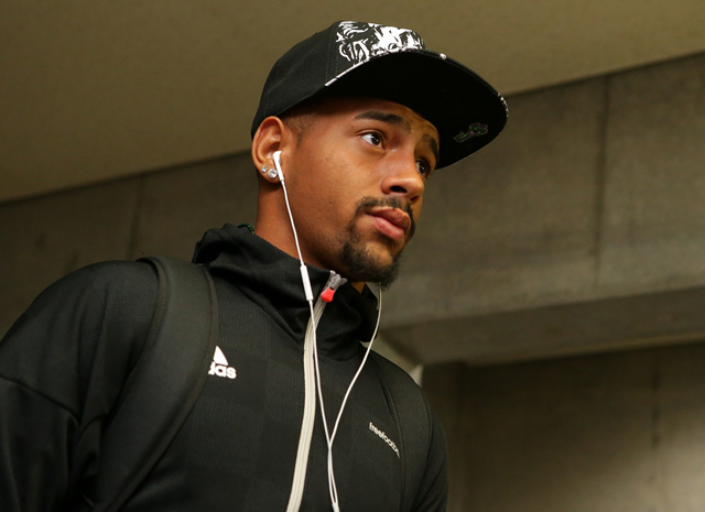 【明治安田Ｊ１ １ｓｔ 第2節 FC東京vs横浜FM】会場入りする新戦力のアデミウソン（横浜FM）（3/19）