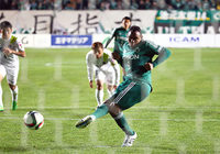 【明治安田Ｊ１ １ｓｔ 第2節 松本vs広島】12分にPKを冷静に決め、同点ゴールを挙げたオビナ（松本）（12/15）