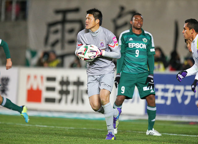 【明治安田Ｊ１ １ｓｔ 第2節 松本vs広島】再三の好セーブで勝利に貢献した林（広島）（14/15）