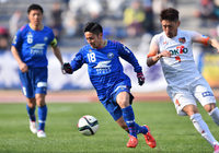 【明治安田Ｊ３ 第1節 町田vs長野】ドリブルで仕掛ける宮崎（町田）（1/2）