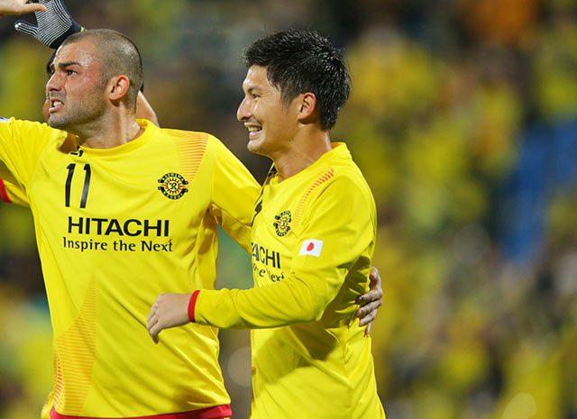 【ＡＣＬ２０１５ GS MD3 柏vs山東魯能】23分にゴール前のこぼれ球を押し込んで先制点を決めた武富（柏）（5/10）