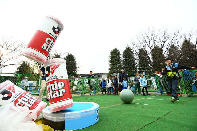 【ＹＮＣ 予選リーグ 第1節 川崎Ｆvs名古屋】ナビスコキッズイレブンのイベントに参加する子供たち（6/15）