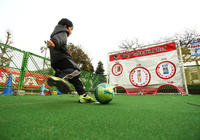 【ＹＮＣ 予選リーグ 第1節 川崎Ｆvs名古屋】ナビスコキッズイレブンのシュートゲームに挑戦する子供（7/15）