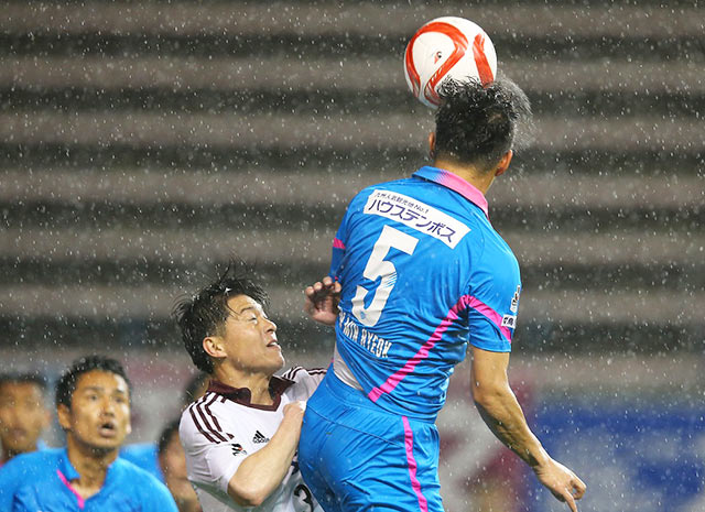 【ＹＮＣ 予選リーグ 第1節 鳥栖vs松本】打点の高いヘッドで貴重な決勝点を決めたキム ミンヒョク（鳥栖）（4/5）