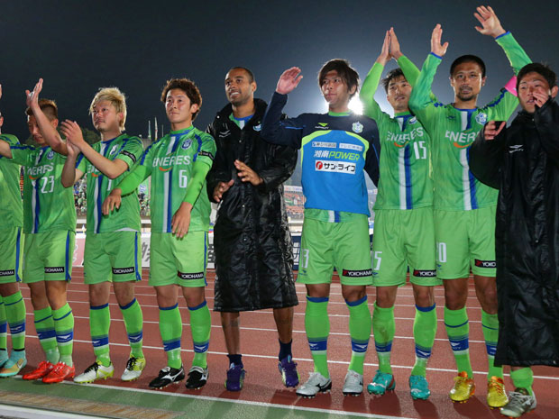 【ＹＮＣ 予選リーグ 第1節 湘南vs甲府】ファン・サポーターの声援に応える湘南の選手達（5/5）