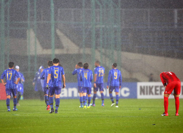 【ＡＣＬ２０１５ GS MD3 Ｇ大阪vsブリーラム】試合終了後、肩を落とす選手たち（9/10）