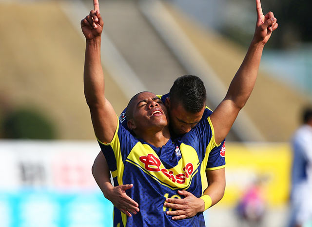 【明治安田Ｊ２ 第3節 群馬vs大分】81分に同点となるPKを決めたタンケ（群馬）（3/3）