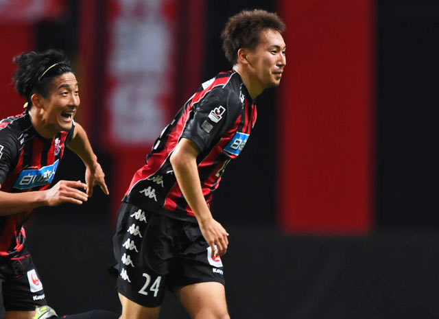 【明治安田Ｊ２ 第3節 札幌vs福岡】試合終了直前の89分に決勝点を奪取した福森（札幌）（3/3）