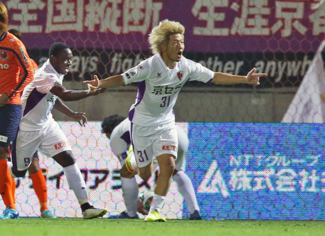 【明治安田Ｊ２ 第3節 大宮vs京都】67分にCKを頭で合わせて同点ゴールを決めた大黒（京都）（2/3）