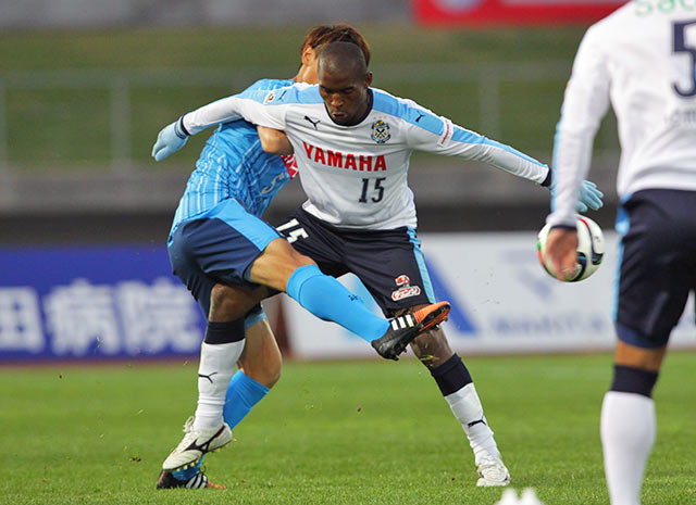 【明治安田Ｊ２ 第3節 讃岐vs磐田】厳しいマークを受けたアダイウトン（磐田）は3試合連続得点ならず（2/3）