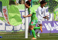 【明治安田Ｊ３ 第2節 鳥取vs富山】先制ゴールを決め、雄たけびをあげる中山（鳥取）（1/2）