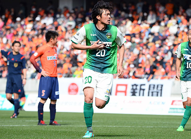 【明治安田Ｊ３ 第2節 長野vs相模原】逆転ゴールを決めた須藤(相模原)（2/2）