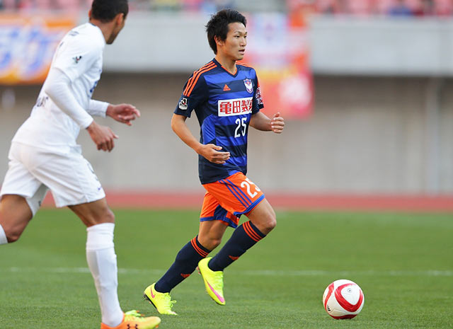 【ＹＮＣ 予選リーグ 第2節 新潟vs広島】果敢なオーバーラップからシュートを放った小泉（新潟）（2/5）