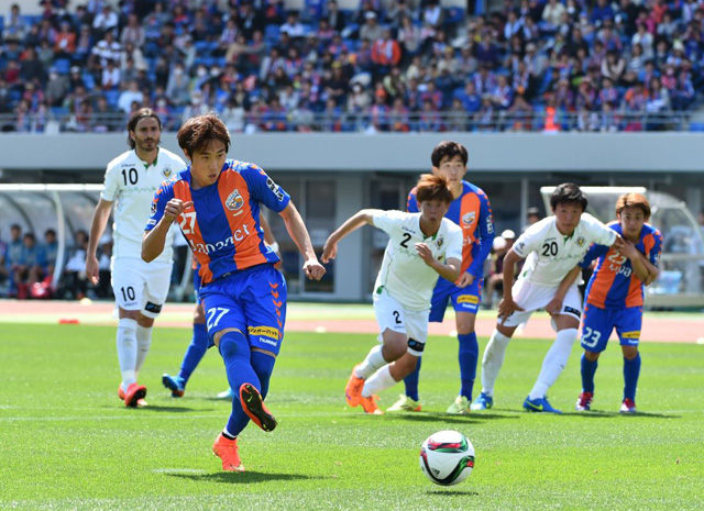 【明治安田Ｊ２ 第4節 長崎vs東京Ｖ】同点ゴールを決めたイ　ヨンジェ（長崎）（2/3）