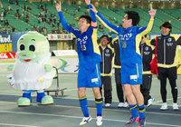 【明治安田Ｊ２ 第5節 大分vs岐阜】待望の初勝利に喜ぶ兵働（左）と伊佐（右）（3/3）