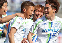 【明治安田Ｊ１ １ｓｔ 第4節 山形vs湘南】相手守備陣のミスを突き、先制点を決めた高山（湘南）（1/5）