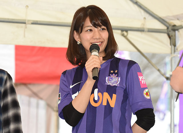 【明治安田Ｊ１ １ｓｔ 第4節 広島vs神戸】トークショーに参加する佐藤美希（5/15）