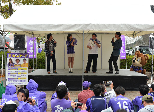 【明治安田Ｊ１ １ｓｔ 第4節 広島vs神戸】トークショーを観覧するファン・サポーター（6/15）