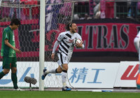 【明治安田Ｊ２ 第6節 岐阜vsＣ大阪】先制ゴールを決めたフォルラン（Ｃ大阪）（1/3）