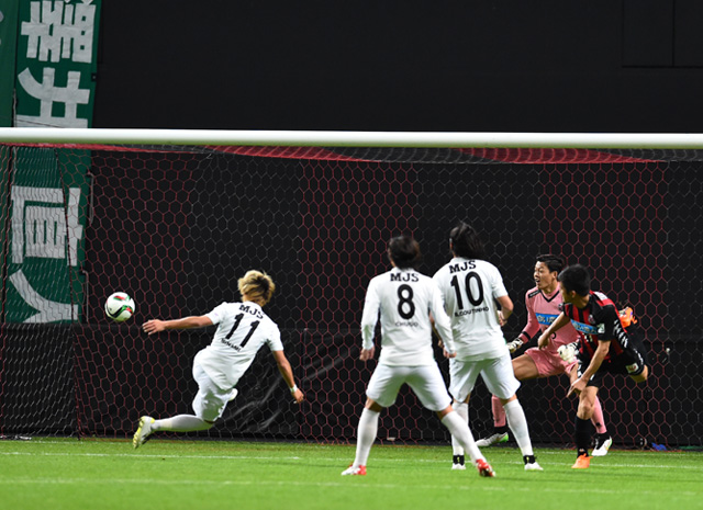 【明治安田Ｊ２ 第6節 札幌vs東京Ｖ】先制ゴールを決めた南（東京Ｖ）（2/3）