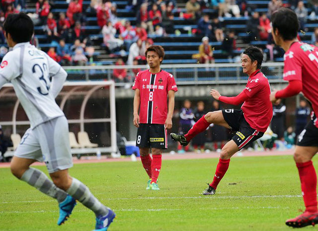 【明治安田Ｊ２ 第6節 金沢vs群馬】見事な直接FKを決めた辻尾（金沢）（2/3）