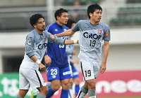 【明治安田Ｊ２ 第6節 徳島vs岡山】41分に逆転のPKを決めた片山（岡山）（3/3）