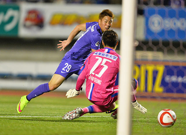 【ＹＮＣ 予選リーグ 第3節 広島vs湘南】25分に同点ゴールを流し込んだ浅野（広島）（3/5）