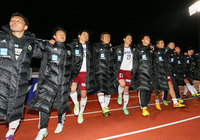 【ＹＮＣ 予選リーグ 第3節 甲府vs松本】ファン・サポーターと喜びを分かち合う松本の選手たち（5/5）