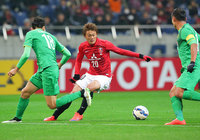 【ＡＣＬ２０１５ GS MD4 浦和vs北京国安】タイトなマークを受けるも果敢にシュートを狙った李（浦和）（6/10）