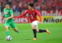 【ＡＣＬ２０１５ GS MD4 浦和vs北京国安】前線でドリブルを仕掛ける武藤（浦和）（3/10）