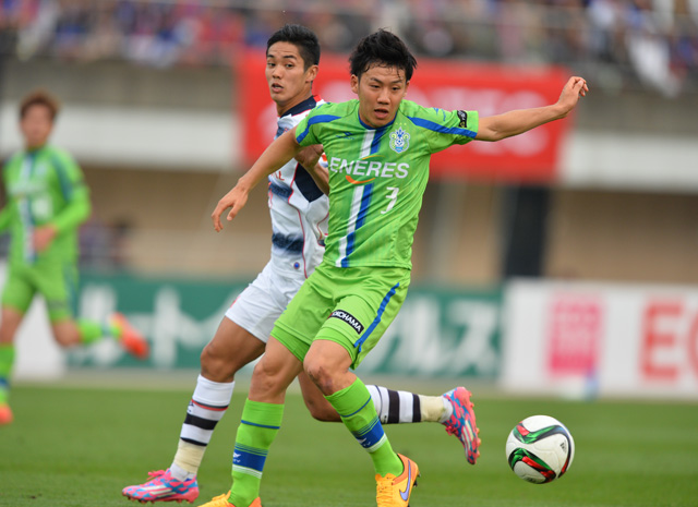 【明治安田Ｊ１ １ｓｔ 第5節 湘南vsFC東京】味方の守備を引き締めた遠藤（湘南）（2/5）