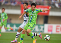 【明治安田Ｊ１ １ｓｔ 第5節 湘南vsFC東京】味方の守備を引き締めた遠藤（湘南）（2/5）