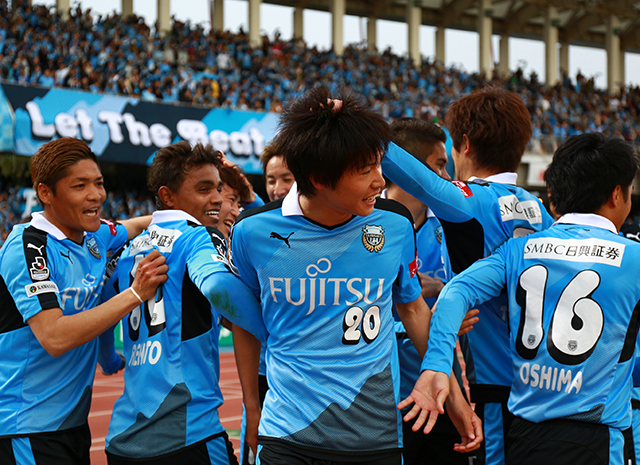 【明治安田Ｊ１ １ｓｔ 第5節 川崎Ｆvs浦和】先制ゴールを祝う川崎Ｆイレブン（12/15）